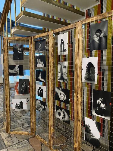 Нелли Буренина организовала выставку чёрно-белых фотографий