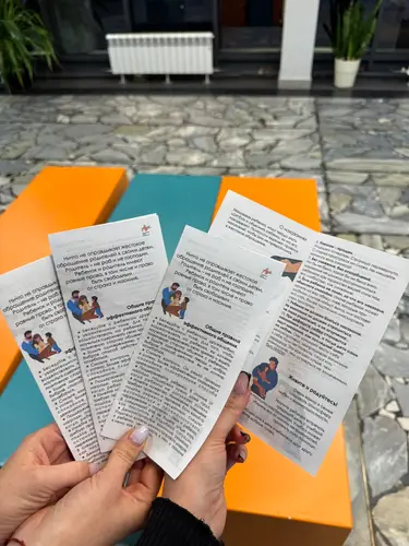 22 октября в молодежном центр «Нур» прошла раздача брошюрок-памяток по профилактике жестокого обращения с детьми» «Родитель – будь умнее»!