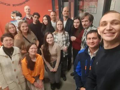 Каждый четверг наш английский разговорный клуб «SPEAK TO ME» не просто учит язык — мы в нем живем!