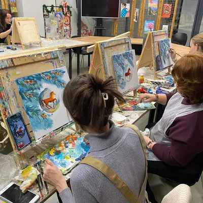 Нарисован символ Нового года - огненная лошадь