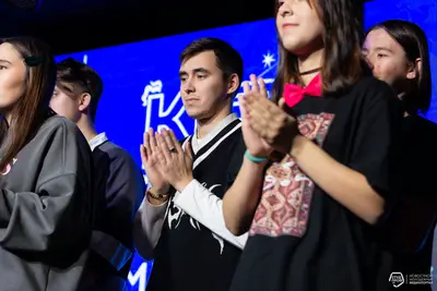 Вмолодежном центре «Нур» было невероятно жарко от смеха и искрометных шуток!