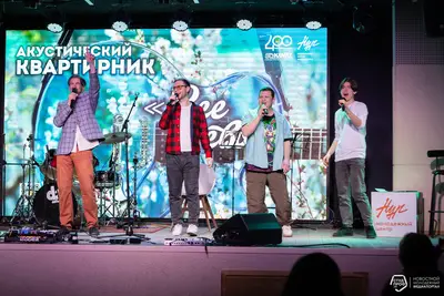 Целых 4 часа музыканты и вокалисты делились своим творчеством на Акустическом квартирнике «Все свои»!