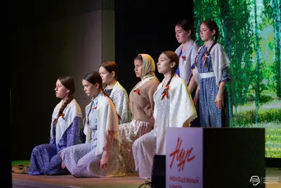 В Молодёжном центре «Нур» прошел гала-концерт студенческого фестиваля «Җиңү безнең йөрәкләрдә»